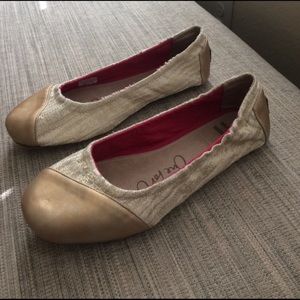 Toms ballet flats.